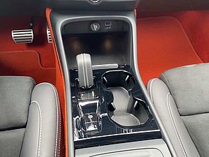 Volvo  B4 AWD R-Design - Schiebedach, BLIS,360°